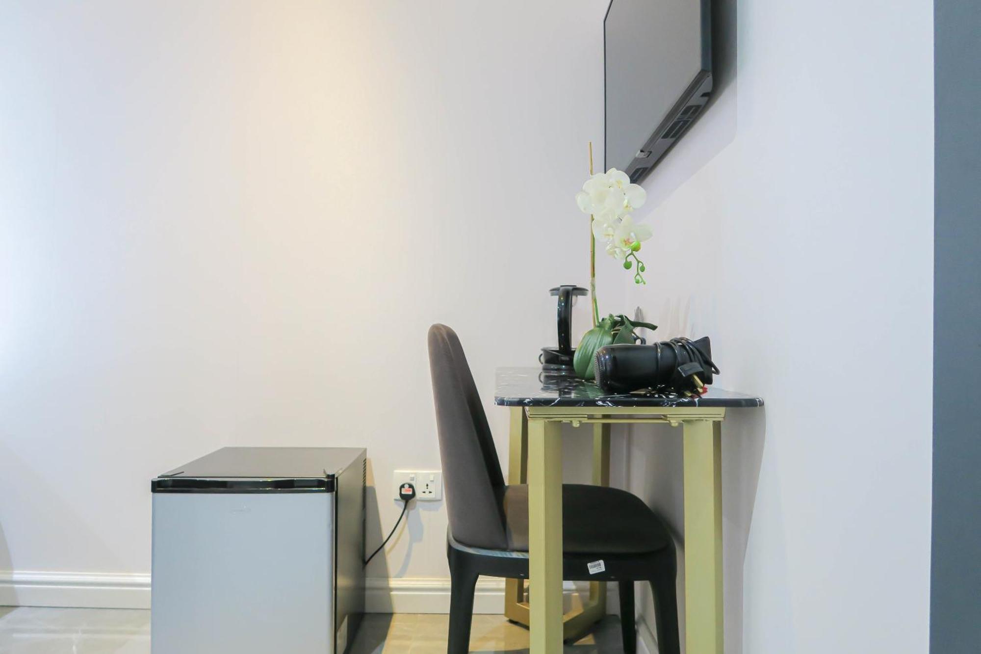 Deluxe Studio & Suite By Rr Singapore Exterior photo